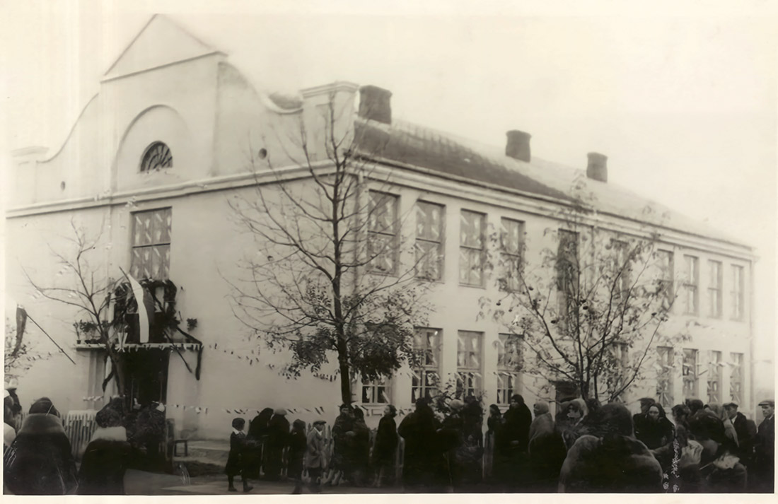 Budynek Szkoły Powszechnej w Cycowie - fotografia archiwalna z 1939 roku