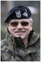 GENERAŁ BRONI TADEUSZ BUK Patron kompleksu boisk sportowych przy Zespole Szkół w Cycowie