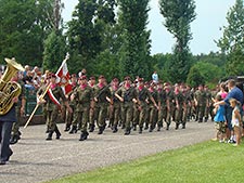 Dyrektor Zespołu Szkół Zbigniew Rutkowski wyróżniony Odznaką Pamiątkową 25 Brygady Kawalerii Powietrznej