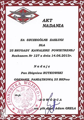 Dyrektor Zespołu Szkół Zbigniew Rutkowski wyróżniony Odznaką Pamiątkową 25 Brygady Kawalerii Powietrznej