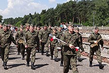 Uczniowie Zespołu Szkół podczas Dni Otwartych Koszar w Tomaszowie Mazowieckim