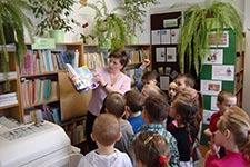 Lekcja biblioteczna – pasowanie na czytelnika