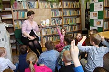 Lekcja biblioteczna – pasowanie na czytelnika