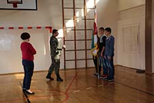 Nauka musztry z instruktorem 7 batalionu kawalerii powietrznej