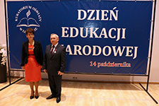 Krzyż Zasługi i Medal za Długoletnią Służbę dla dyrektora i nauczycielki Zespołu Szkół