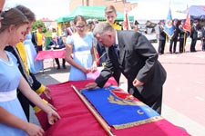 Gmina Cyców ma swój herb i sztandar