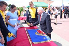 Gmina Cyców ma swój herb i sztandar