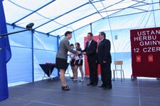 Gmina Cyców ma swój herb i sztandar
