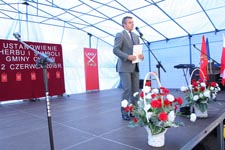 Gmina Cyców ma swój herb i sztandar