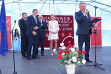 Gmina Cyców ma swój herb i sztandar