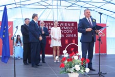 Gmina Cyców ma swój herb i sztandar