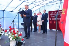 Gmina Cyców ma swój herb i sztandar