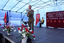 Gmina Cyców ma swój herb i sztandar
