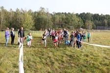 Powiatowe Igrzyska Młodzieży Szkolnej i Powiatowa Gimnazjada w Sztafetowych Biegach Przełajowych pod Patronatem Starosty na Stadionie LKS „Błękit” w Cycowie