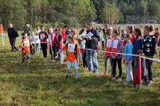 Powiatowe Igrzyska Młodzieży Szkolnej i Powiatowa Gimnazjada w Sztafetowych Biegach Przełajowych pod Patronatem Starosty na Stadionie LKS „Błękit” w Cycowie