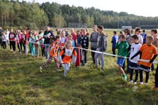 Powiatowe Igrzyska Młodzieży Szkolnej i Powiatowa Gimnazjada w Sztafetowych Biegach Przełajowych pod Patronatem Starosty na Stadionie LKS „Błękit” w Cycowie