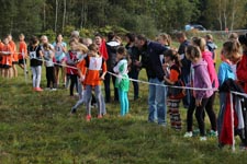 Powiatowe Igrzyska Młodzieży Szkolnej i Powiatowa Gimnazjada w Sztafetowych Biegach Przełajowych pod Patronatem Starosty na Stadionie LKS „Błękit” w Cycowie