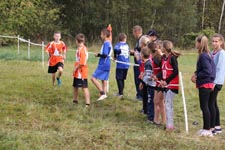 Powiatowe Igrzyska Młodzieży Szkolnej i Powiatowa Gimnazjada w Sztafetowych Biegach Przełajowych pod Patronatem Starosty na Stadionie LKS „Błękit” w Cycowie