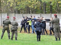 Młodzież uczestniczyła w zajęciach z wojskowymi instruktorami w Tomaszowie Mazowieckim i Glinniku