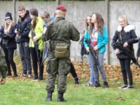 Młodzież uczestniczyła w zajęciach z wojskowymi instruktorami w Tomaszowie Mazowieckim i Glinniku