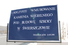 Uroczyste wmurowanie kamienia węgielnego pod budowę szkoły w Świerszczowie