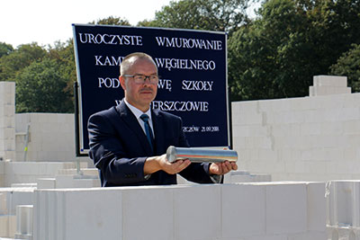 Uroczyste wmurowanie kamienia węgielnego pod budowę szkoły w Świerszczowie