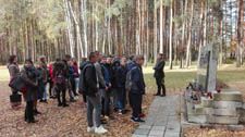 Kolejne wycieczki patriotyczne do Ossowa w ramach programu MEN „Godność, wolność, niepodległość”