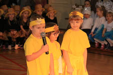 Wizyta Św. Mikołaja w grupach 3,4-latków