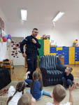 Tato Policjant w grupie Biedronki