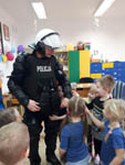 Tato Policjant w grupie Biedronki