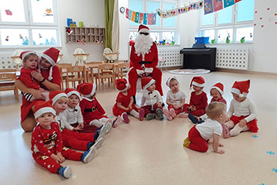 Zabawy mikołajkowe oraz spotkanie ze Świętym Mikołajem w Żłobku