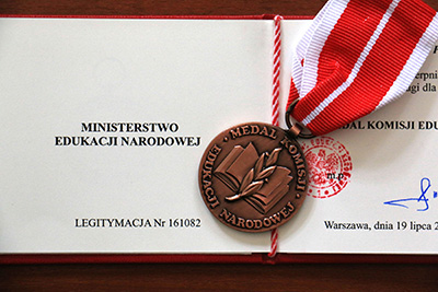 MEDAL KOMISJI EDUKACJI NARODOWEJ dla Nauczyciela Zespołu Szkół w Cycowie