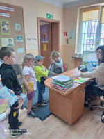 6-latki z wizytą w bibliotece