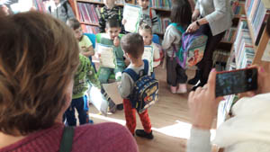 Wycieczka przedszkolaków z Punktów Przedszkolnych w Kopinie i Bekieszy do Gminnej Biblioteki w Cycowie