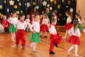 Św. Mikołaj w grupach 5 latków - „Biedronki”, „Motylki”, „Żuczki”