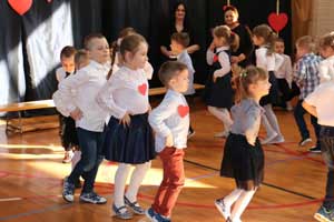 Dzień Babci i Dziadka w grupach 5 latków - „Biedronki”, „Motylki”, „Żuczki”