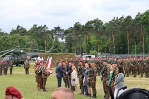 Przysięga żołnierzy ochotników w 25 Brygadzie Kawalerii Powietrznej