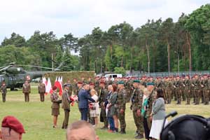 Przysięga żołnierzy ochotników w 25 Brygadzie Kawalerii Powietrznej