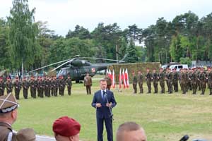 Przysięga żołnierzy ochotników w 25 Brygadzie Kawalerii Powietrznej