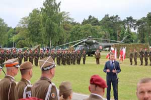 Przysięga żołnierzy ochotników w 25 Brygadzie Kawalerii Powietrznej