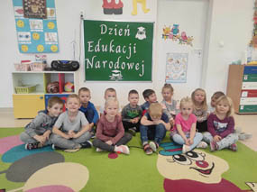 Dzień Edukacji Narodowej w grupach 3-4 latków