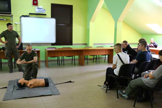 „Edukacja z Wojskiem” – szkolenie dla uczniów klas VIII