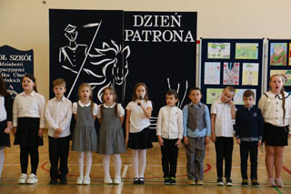 Uczniowie kl. I-III świętują DZIEŃ PATRONA