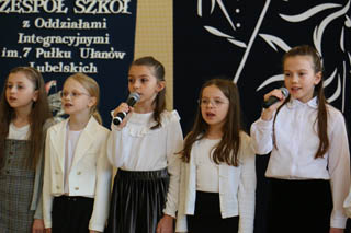 Uczniowie kl. I-III świętują DZIEŃ PATRONA