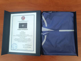 Szkoła otrzymała 4 FLAGI, które powiewały na masztach w Camp Novo Selo w Republice Kosowa