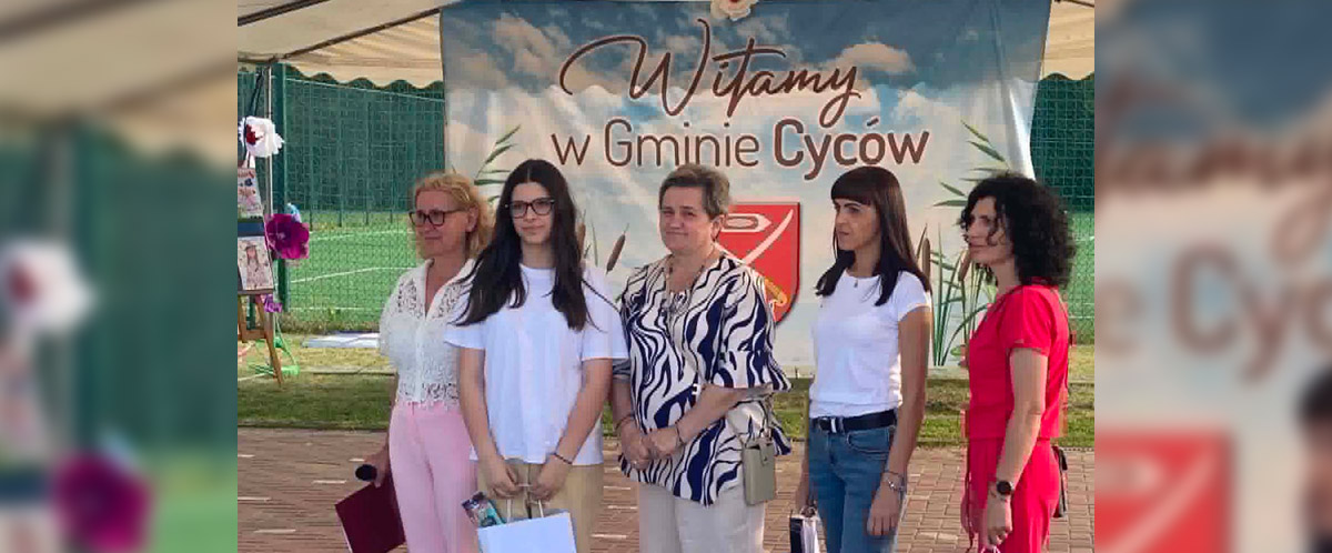 Sukces uczennic w gminnym konkursie plastycznym „Moja Mama – Największa Czarodziejka Świata”